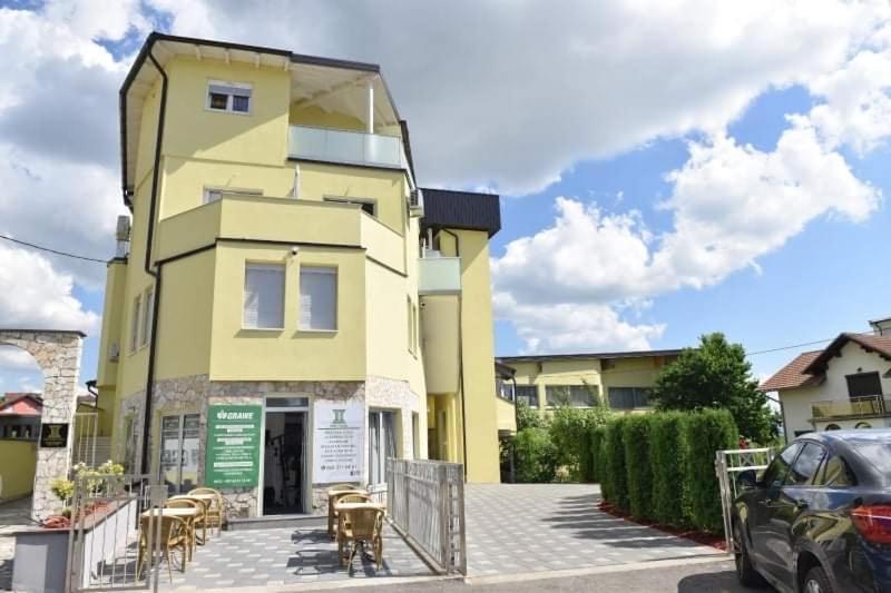 Gold Apartmani Kozarac Exteriör bild