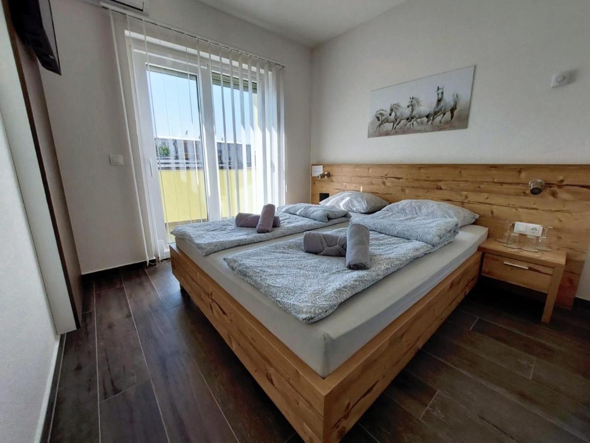 Gold Apartmani Kozarac Exteriör bild